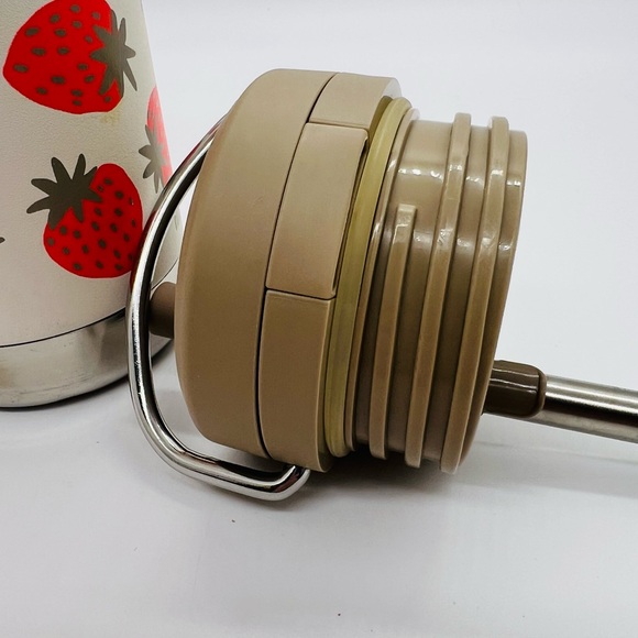 Klean Kanteen Strawberry Print Insulated Water Bottle - Cream & Red 12 Ounce - Picture 11 of 13